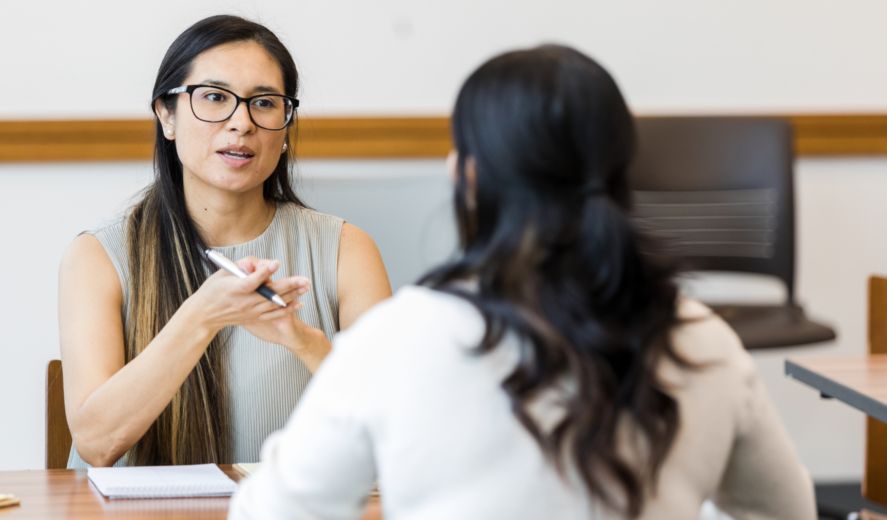 woman talking to her colleague in the office