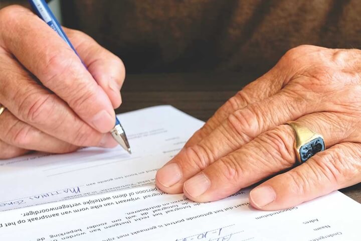 man signing the contract