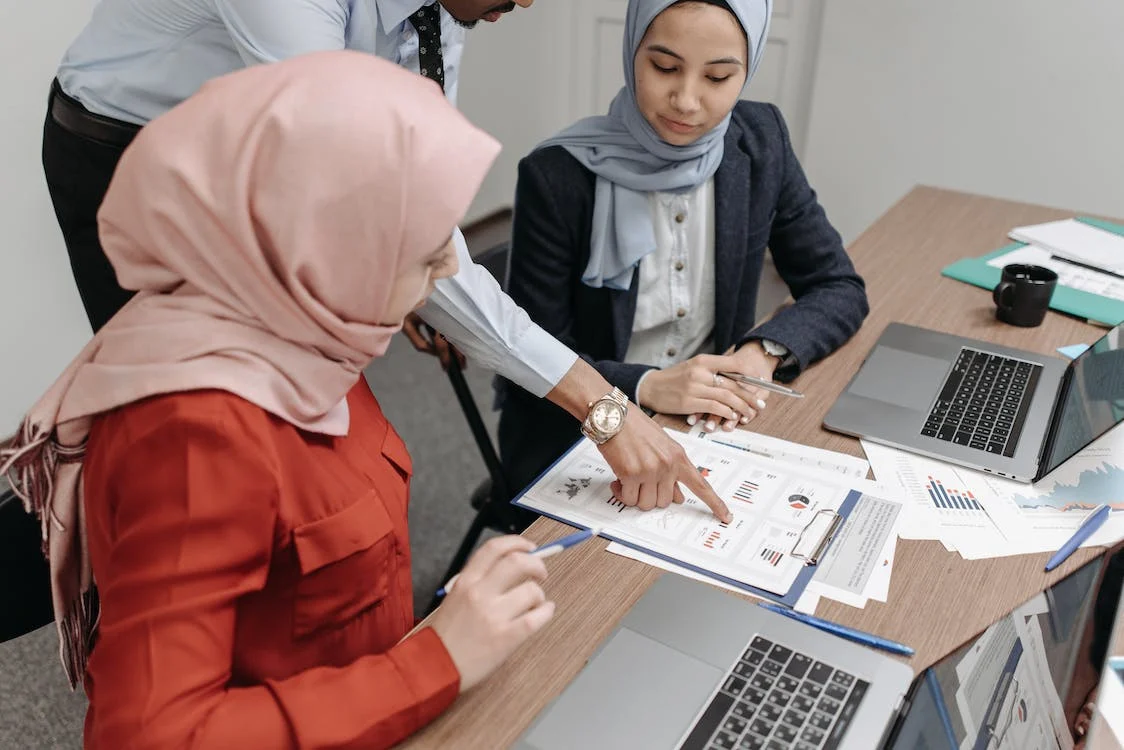 employees having a discussion in the meeting room