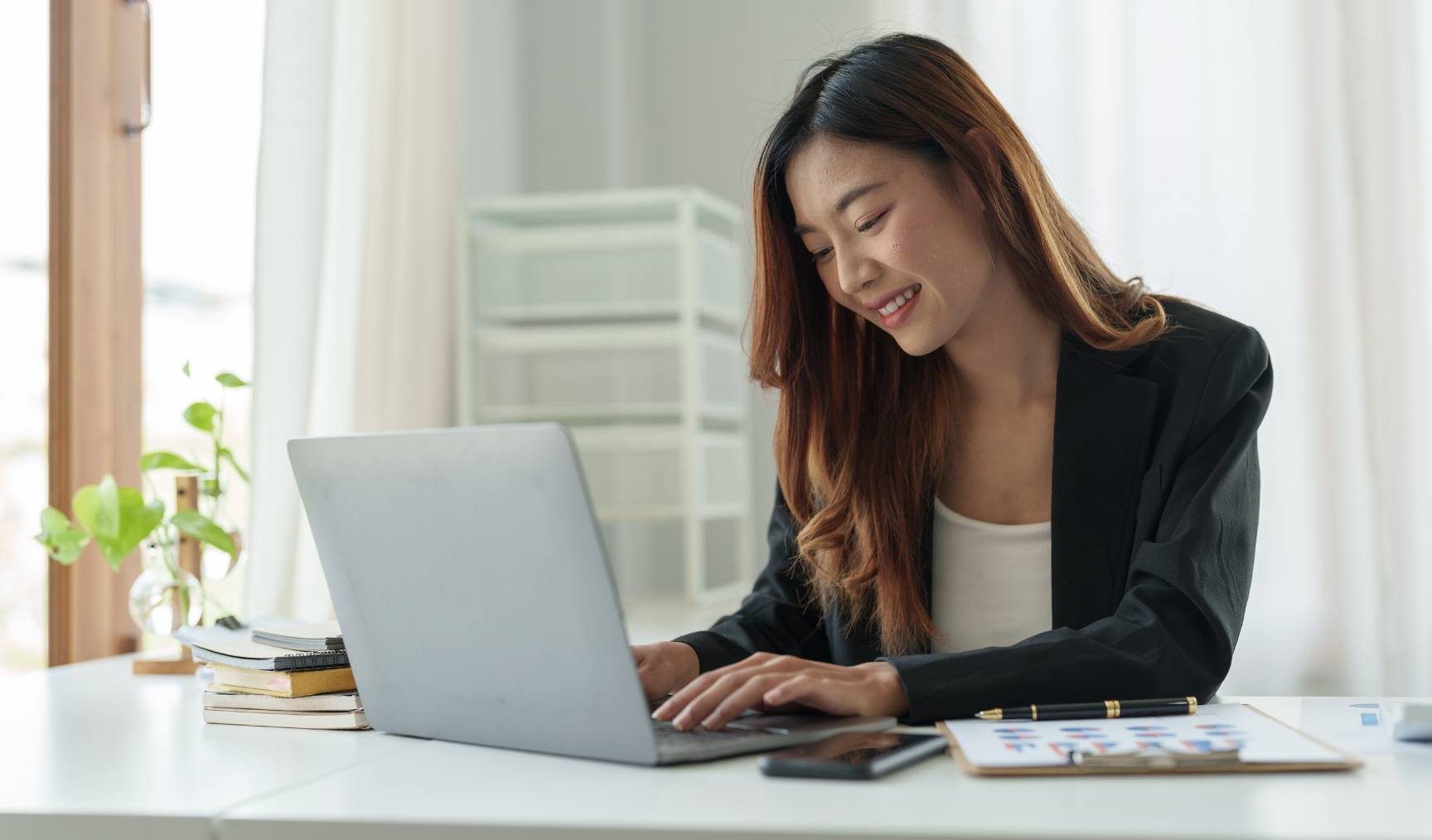woman typing on the keyboard